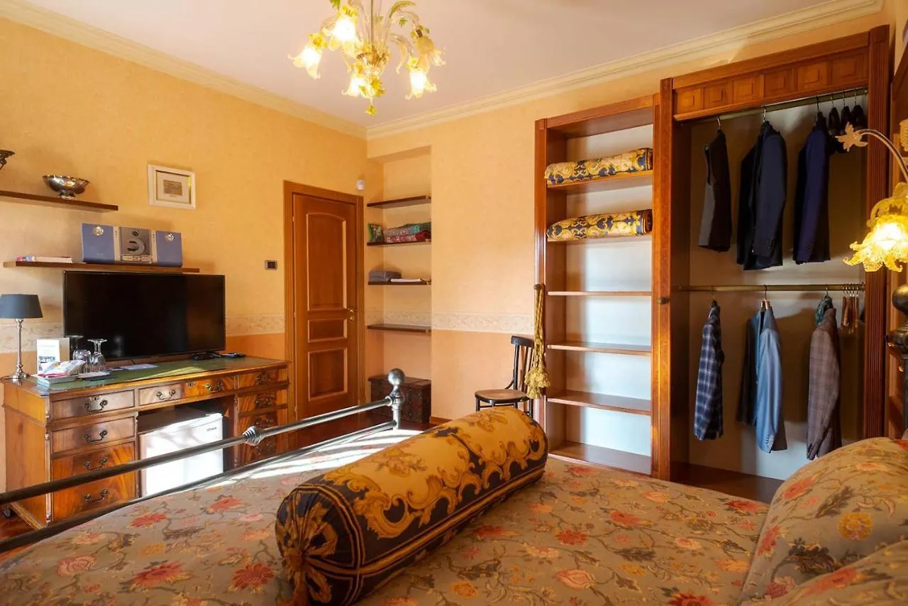 Villa Grandiosa Fc Aci Catena Bed & Breakfast