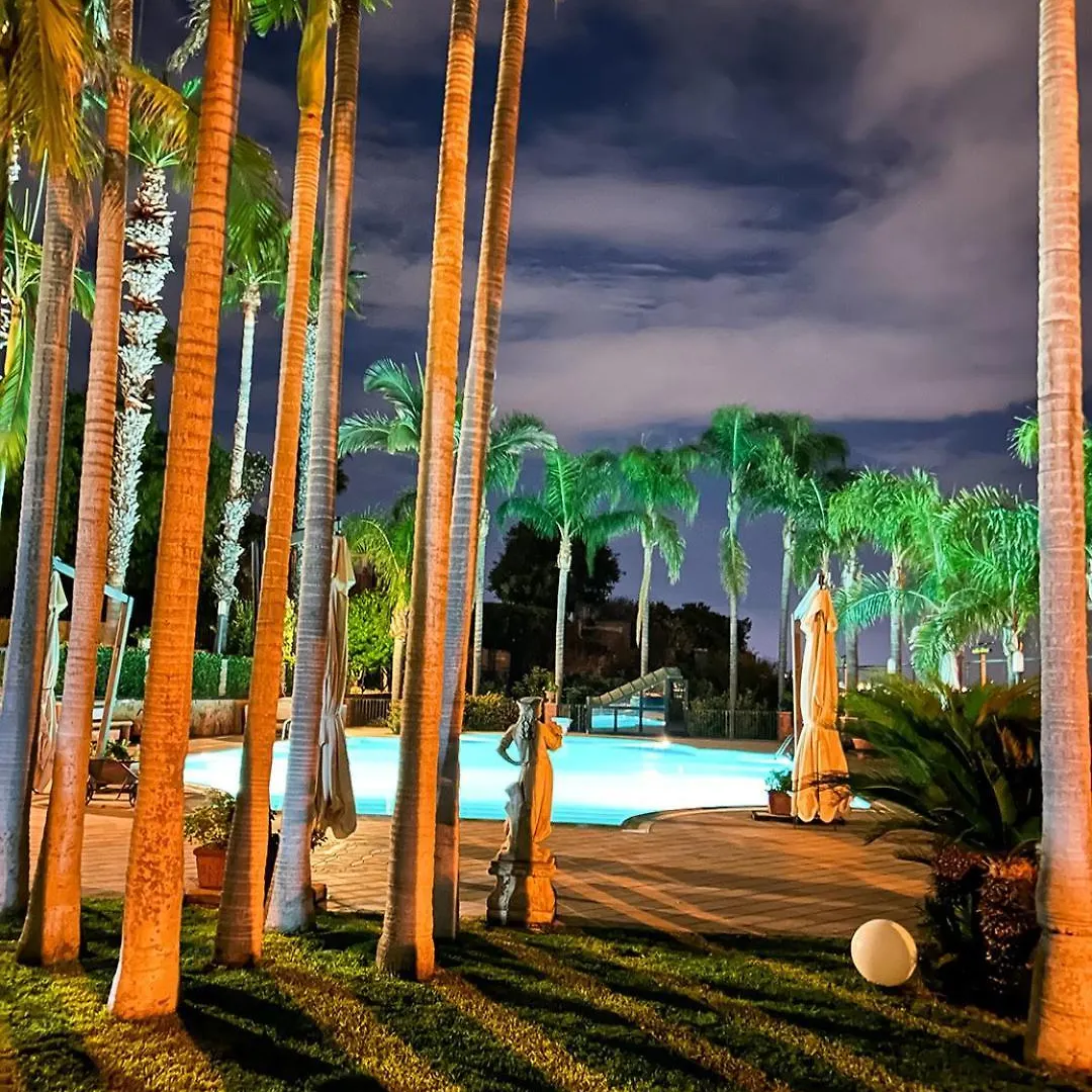 Villa Grandiosa FC Aci Catena Bed and breakfast