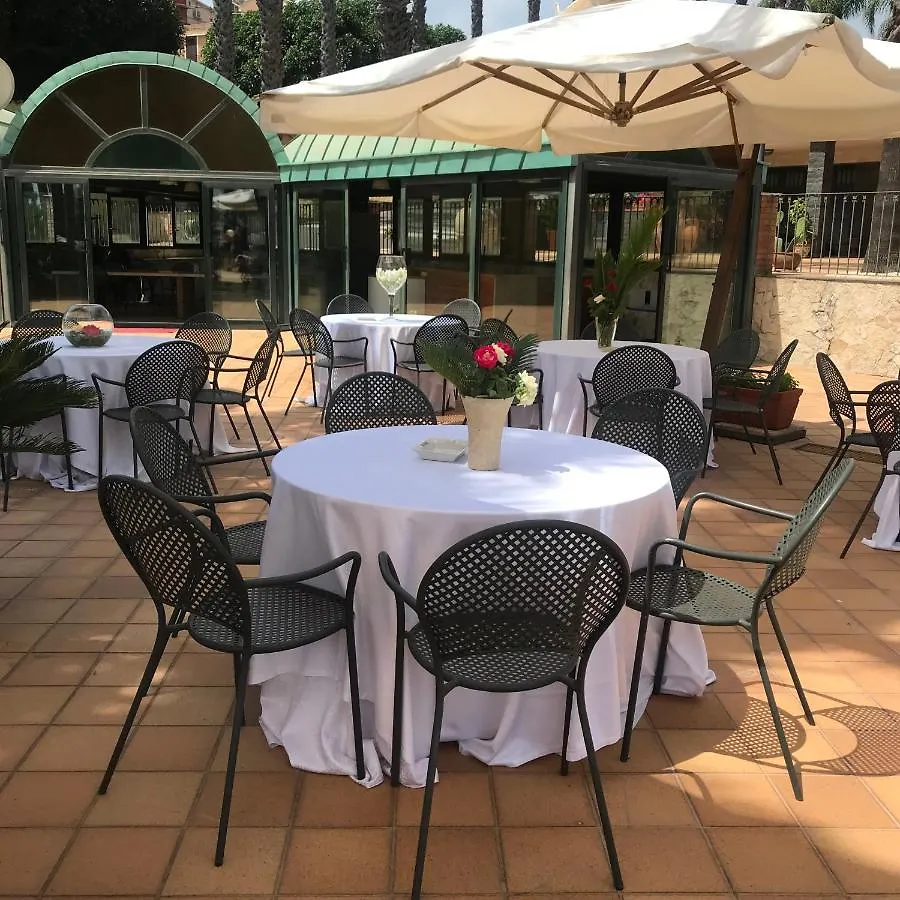 Villa Grandiosa Fc Aci Catena Couette-café